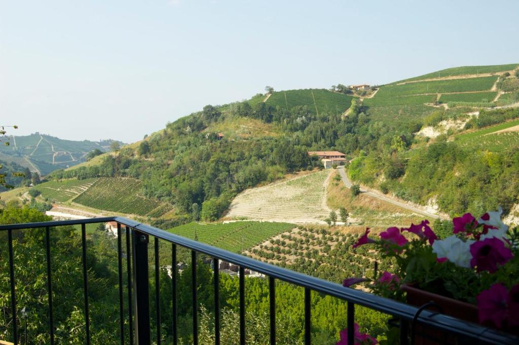 B&B Mario & Mario Trezzo Tinella Exterior photo